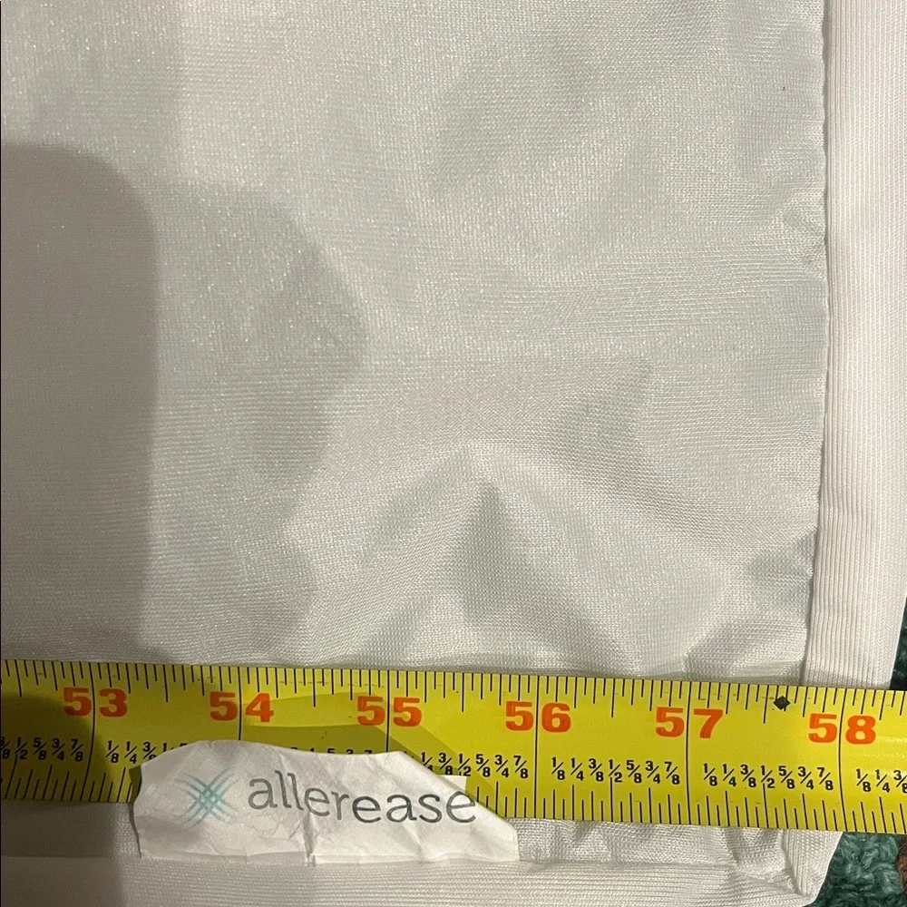 Allerease Queen mattress Protector - Picture 3 of 5